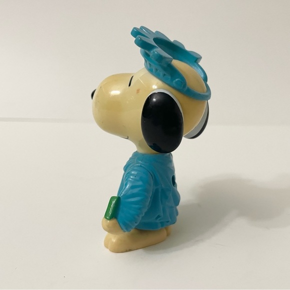 Vintage Snoopy World Tour USA Statue of Liberty Snoopy Figure - Picture 9 of 14
